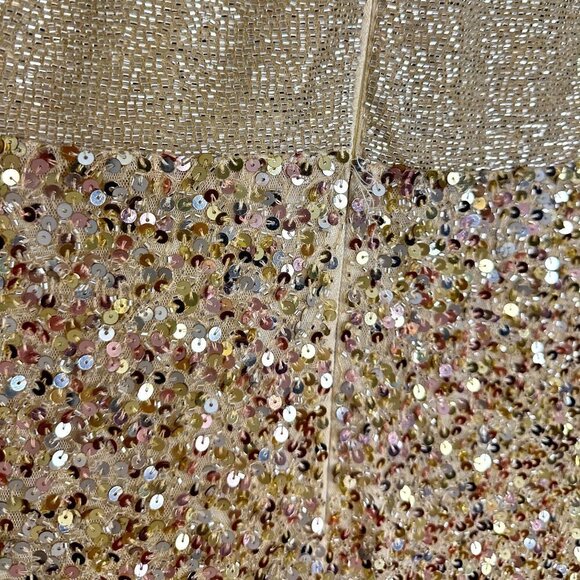 MAC DUGGAL Sequined Sleeveless V Neck Column Gown in Nude Gold Size US 2 - Picture 10 of 16